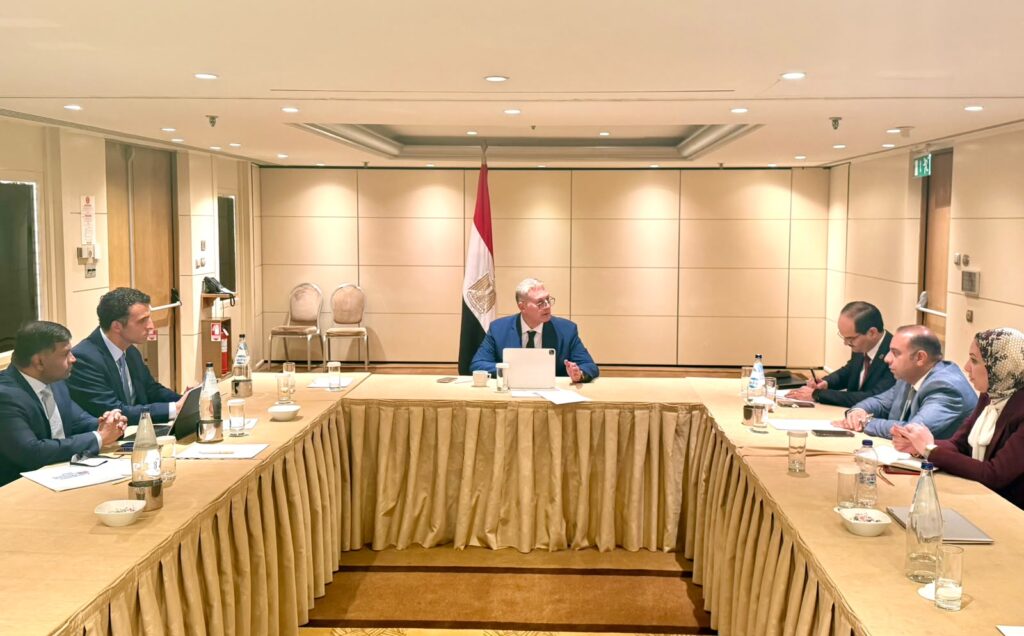 وزير البترول أثناء مباحثاته مع قياظات«شيفرون» ربط حقل «أفروديت» القبرصي بالبنية التحتية المصرية