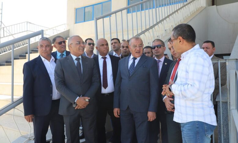 رئيس نقابة البترول يقود جولة تفقدية بالمنطقة الجغرافية بأسيوط