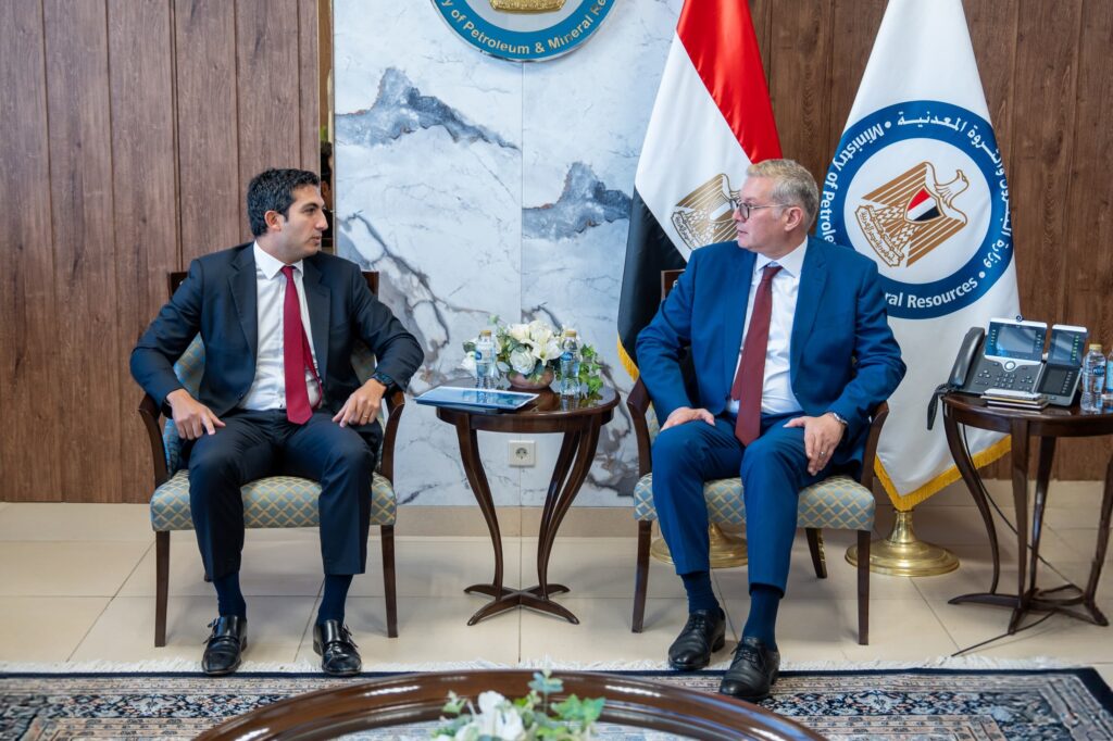 وزير البترول أثناء مباحثاته مع الرئيس التنفيذي لشركة «فيرتيجلوب»
