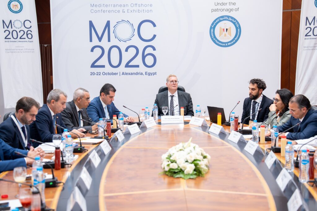 وزير البترول يعقد اجتماعا مع شركاء الاستثمار العالميين 