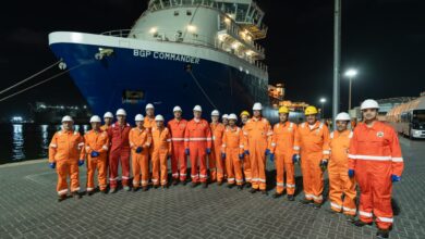 وزير البترول يتفقد السفينة «كوماندر» بميناء بورسعيد