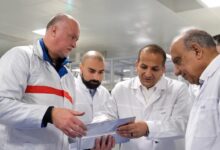 وزير الكهرباء يتفقد مصنع «رينيرا» الروسية لبطاريات الليثيوم وأنظمة تخزين الطاقة