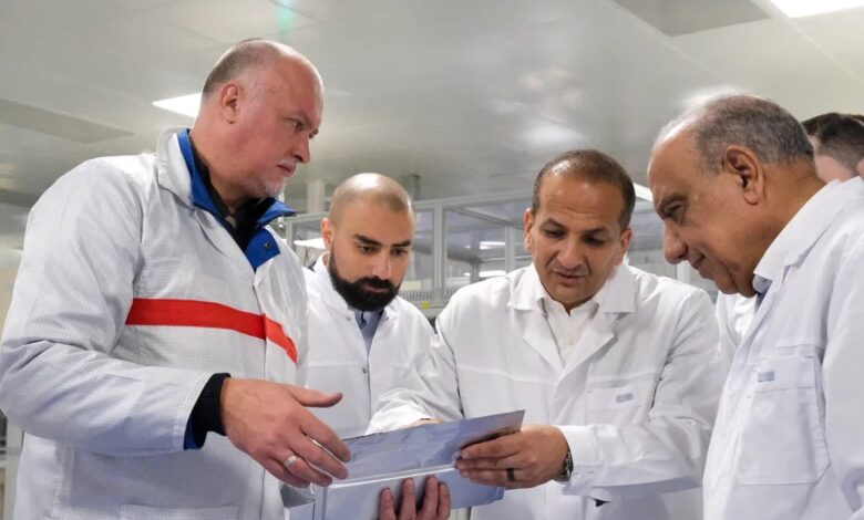وزير الكهرباء يتفقد مصنع «رينيرا» الروسية لبطاريات الليثيوم وأنظمة تخزين الطاقة