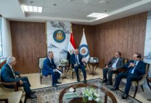 وزير البترول أثناء لقاء ممثلي شركة النسر العالمية لخدمات وتكنولوجيا صناعة البترول والغاز.