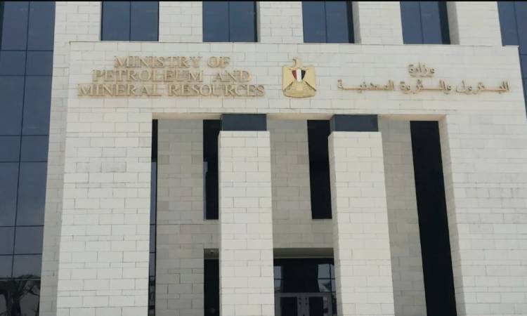 وزارة البترول تنفي تحريك أسعار المواد البترولية