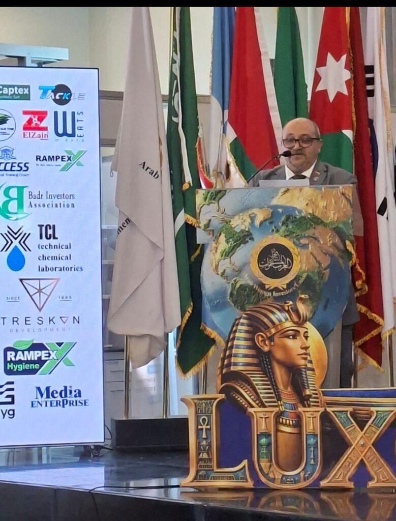 الدكتور احمد عبد الكريم رئيس شركة الخزف والصيني